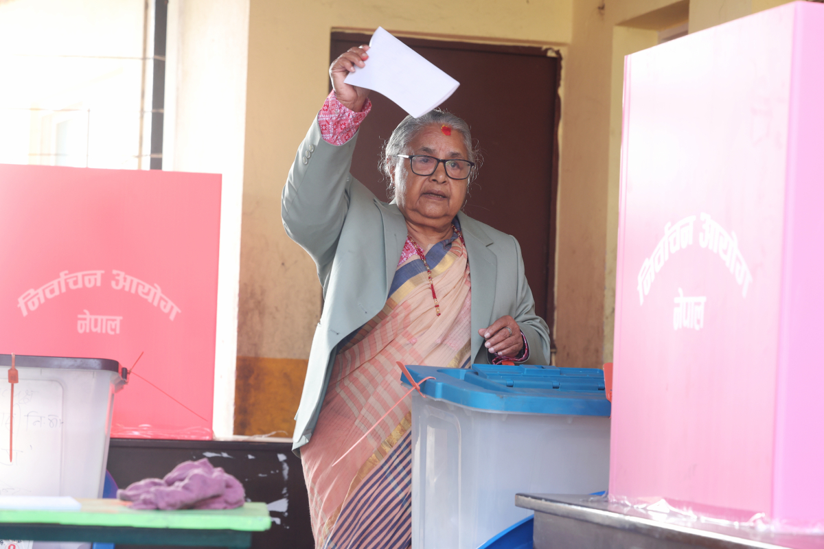 प्रधानमन्त्री कार्कीले गरिन् मतदान